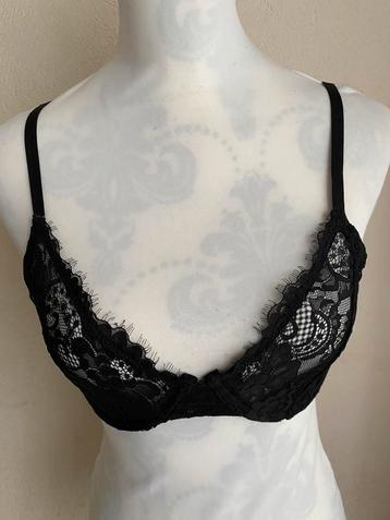 Soutien gorge dentelle noir Eur80 Fr95 Zeeman disponible aux enchères