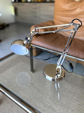 Lamp beschikbaar voor biedingen