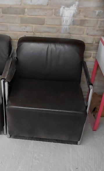Paar vintage bruine en chromen fauteuils  beschikbaar voor biedingen