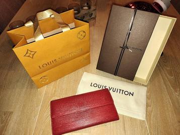 Louis Vuitton Epi Rouge Pochette Credit Wallet M63577 beschikbaar voor biedingen