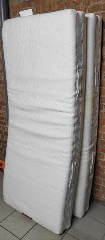 Matelas Cassina 2x (80x180x20)Excellent état beschikbaar voor biedingen