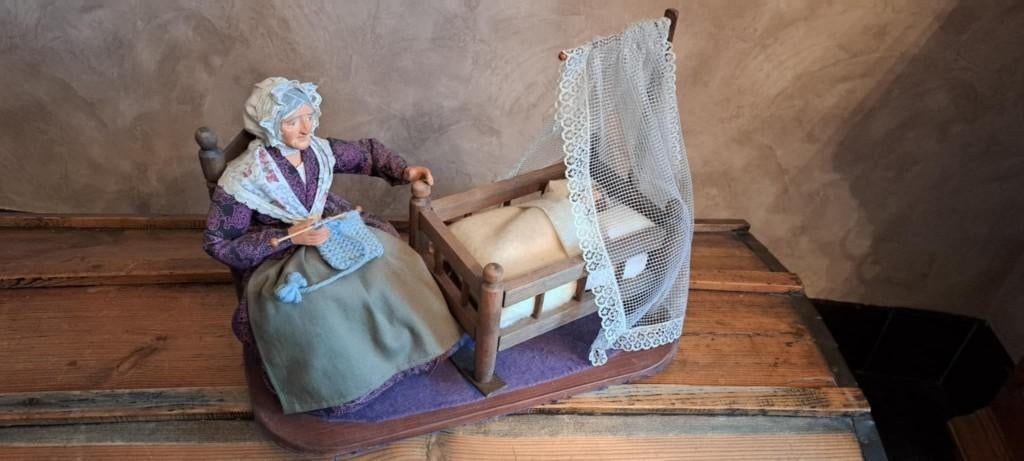 Santons de Provence "M.Di Landro" "La Grand-mère au berceau", Verzamelen, Beelden en Beeldjes, Ophalen of Verzenden