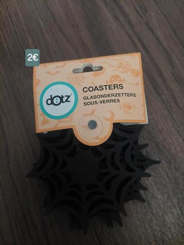 Halloween-onderzetters in de vorm van een spinnenweb  beschikbaar voor biedingen