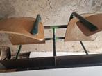 School bank in ijzer met  2 houten  stoelen, Ophalen