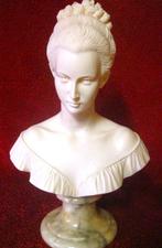 Gesigneerd beeld buste Manon Lescaut op marmer, Enlèvement