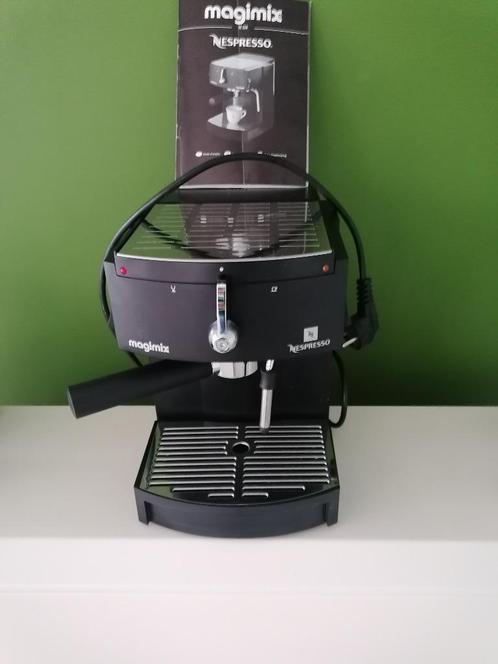 Machine à café nespresso magimix, Electroménager, Cafetières, Utilisé, Dosettes et capsules de café, Machine à espresso, 4 à 10 tasses