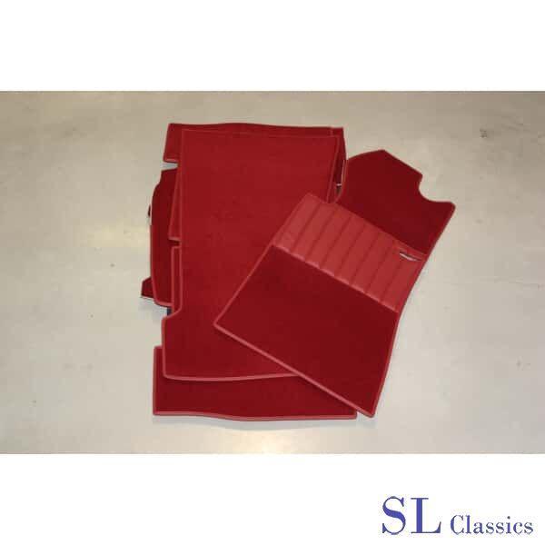 Tapijt set 18-delig Rood Mercedes-Benz SL, W107 - R107, Auto-onderdelen, Interieur en Bekleding, Mercedes-Benz, Nieuw, Ophalen of Verzenden