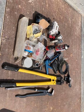 Lot outillage et divers beschikbaar voor biedingen