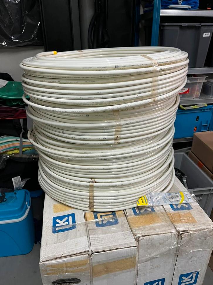 Vloerverwarming buizen 8x100m, Bricolage & Construction, Tuyaux & Évacuations, Comme neuf, Enlèvement