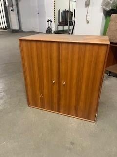 Bookcase with  2 cabinet doors (danish design), Huis en Inrichting, Woonaccessoires | Etagères, Gebruikt, Ophalen