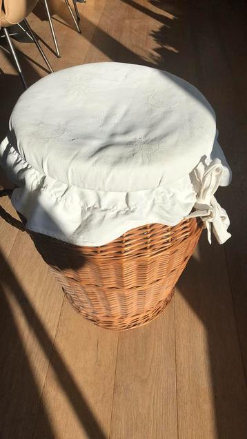 Grote rieten wasmand, Enlèvement