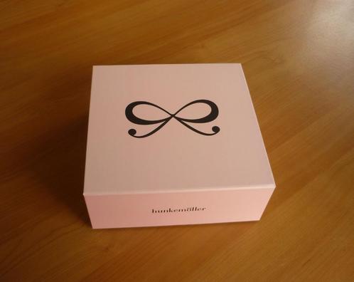 Roze hard kartonnen geschenkdoos opbergdoos van Hunkemöller, Diversen, Cadeaupapier, Ophalen of Verzenden