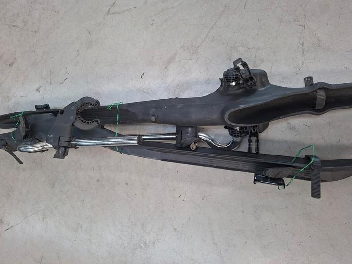 2 fietsendragers Thule, Autos : Divers, Porte-vélos, Galerie de toit, Enlèvement