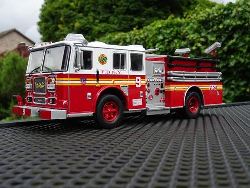 Camion de pompiers de New York - 1/43, Hobby & Loisirs créatifs, Voitures miniatures | 1:43, Neuf, Bus ou Camion, Autres marques