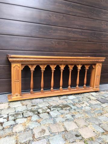antieke houten communiebank uit Kerk  beschikbaar voor biedingen