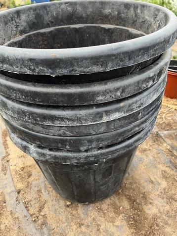 Heel grote bloempotten harde plastiek 38 x 33 cm beschikbaar voor biedingen
