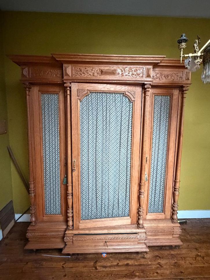 Set van twee identieke eiken kasten met gaasdeuren, Antiek en Kunst, Antiek | Meubels | Kasten, Ophalen