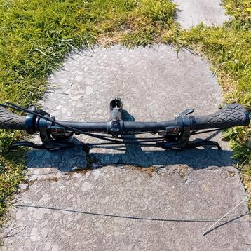 Combo shimano sora 3x9v en très bon état  beschikbaar voor biedingen