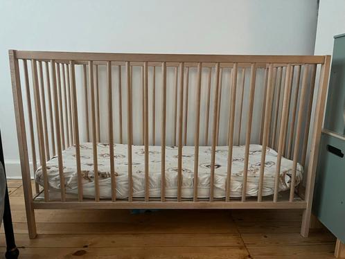 Ikea SNIGLAR  Lit bébé, hêtre, 60x120 cm + Matelas, Kinderen en Baby's, Babywiegjes en Ledikanten, Zo goed als nieuw, Ledikant