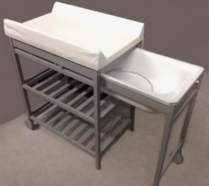 Verzorgingstafel met los aankleed-kussen en badje., Kinderen en Baby's, Badjes en Verzorging, Zo goed als nieuw, Badje, Ophalen of Verzenden