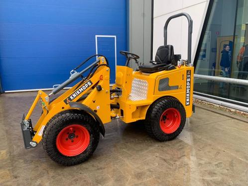 kniklader Knikmops KM130 met bak en lepels, Zakelijke goederen, Machines en Bouw | Kranen en Graafmachines, Wiellader of Shovel