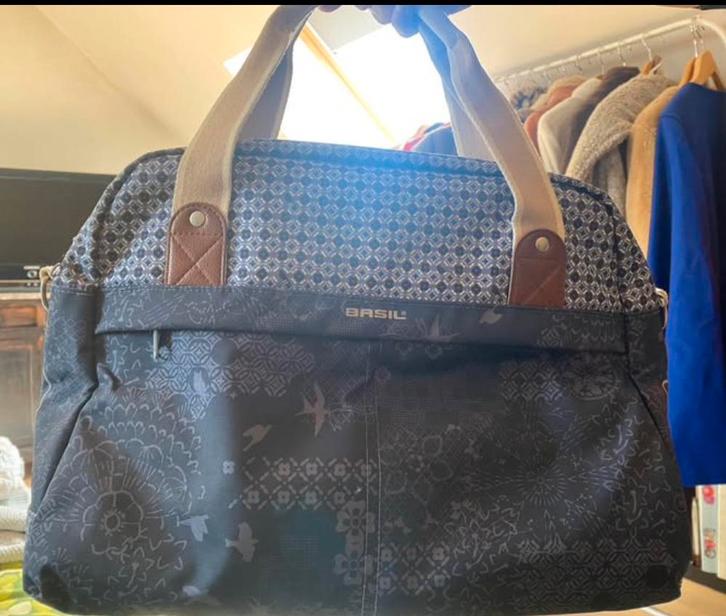 2 fietstassen Basil, Fietsen en Brommers, Fietsaccessoires | Fietstassen, Zo goed als nieuw, Ophalen