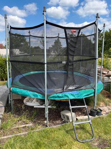 Trampoline Berg 330 + beschermhoes beschikbaar voor biedingen