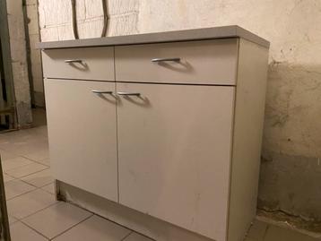 Kast met stevig werkblad, 2 schuiven, 2 deuren en legplank beschikbaar voor biedingen