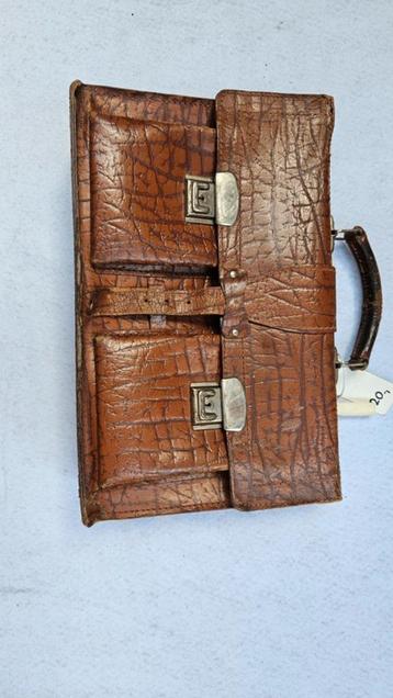 Vintage bruine splitleren aktetas. beschikbaar voor biedingen