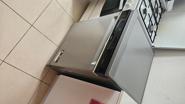 Lave-vaisselle Whirpool 2022, Elektronische apparatuur, Vaatwasmachines, Gebruikt, Tussenbouw, 85 tot 90 cm, 45 tot 60 cm, 10 tot 14 liter