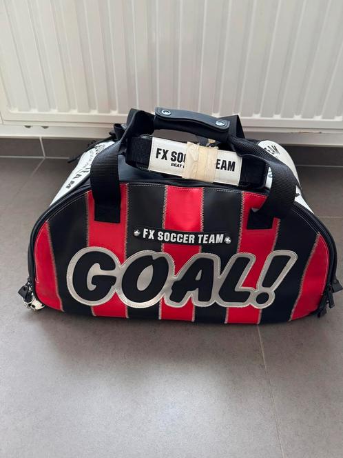 Vintage sporttas met 2 lederen vintage voetballen, Handtassen en Accessoires, Tassen | Sporttassen, Zo goed als nieuw, Ophalen of Verzenden