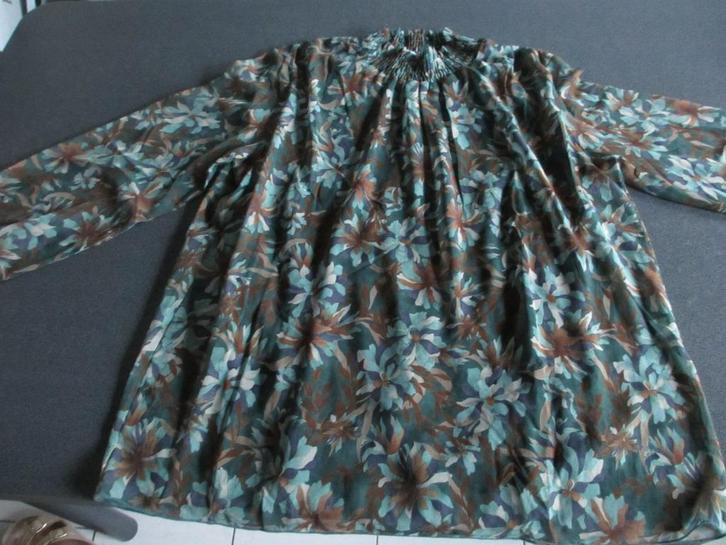 groene damesblouse met bloemenmotief, Kleding | Dames, Blouses en Tunieken, Zo goed als nieuw, Maat 46/48 (XL) of groter, Ophalen