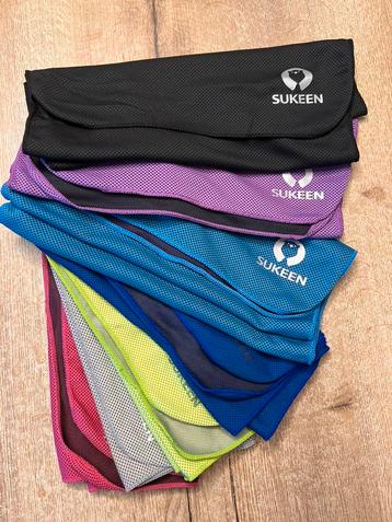 8 serviettes anti sueur neuves  SUKEEN SET 2 beschikbaar voor biedingen
