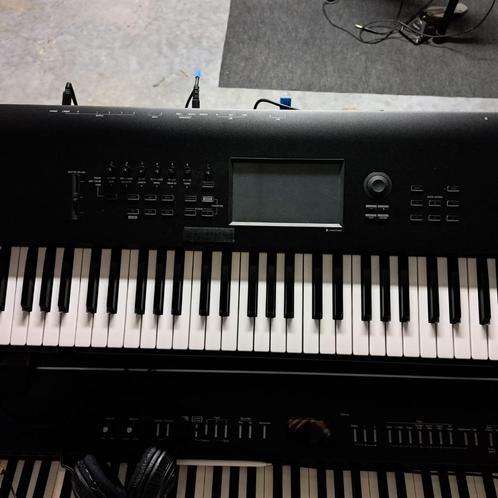 KORG NAUTILUS 73, Muziek en Instrumenten, Synthesizers, Zo goed als nieuw, 76 toetsen, Korg, Met midi-aansluiting, Ophalen
