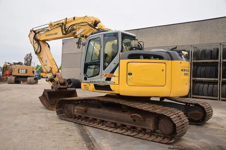 New Holland Kobelco E235B SR-LCT (bj 2012), Zakelijke goederen, Machines en Bouw | Kranen en Graafmachines, Graafmachine