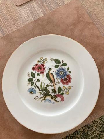 Limoges Porseleinen bord met Paradijsvogel en bloemen  beschikbaar voor biedingen