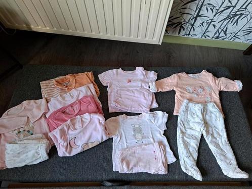 Lot de 7  pyjamas  et 1 ensemble fille taille 1 an ou 74, Enfants & Bébés, Vêtements de bébé | Packs de vêtements pour bébés, Utilisé