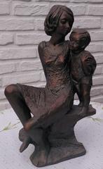 Vintage polystone beeld "Moeder en kind", Ophalen