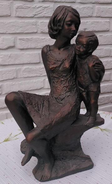 Vintage polystone beeld "Moeder en kind" beschikbaar voor biedingen