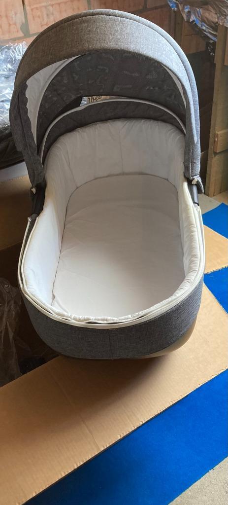 BUGGY QUAX (draagmand, zitje, verzorgingstas, regenhoes, ..., Kinderen en Baby's, Kinderwagens en Combinaties, Zo goed als nieuw