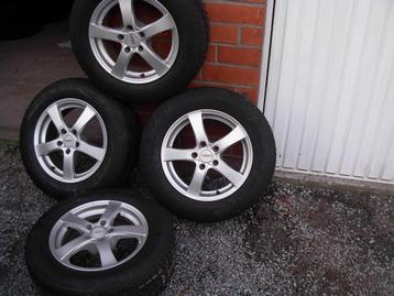 Winterset Skoda Karoq - Seat Ateca - 215/65 R16 98H  beschikbaar voor biedingen