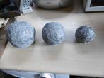decoratie 3 bollen grijs, samen te koop, Huis en Inrichting, Ophalen of Verzenden, Zo goed als nieuw