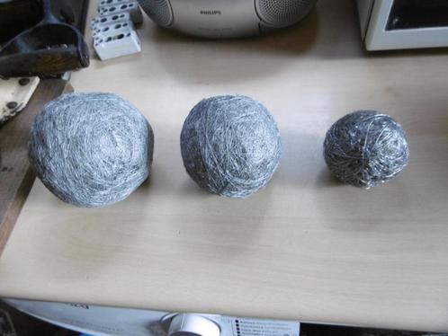 decoratie 3 bollen grijs, samen te koop, Huis en Inrichting, Woonaccessoires | Overige, Zo goed als nieuw, Ophalen of Verzenden