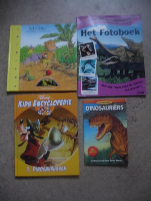4 boeken dinosaurussen voor kinderen, Boeken, Kinderboeken | Jeugd | onder 10 jaar, Ophalen of Verzenden