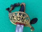 Saber van marineofficier uitgereikt, Ophalen, Marine, Zwaard of Sabel