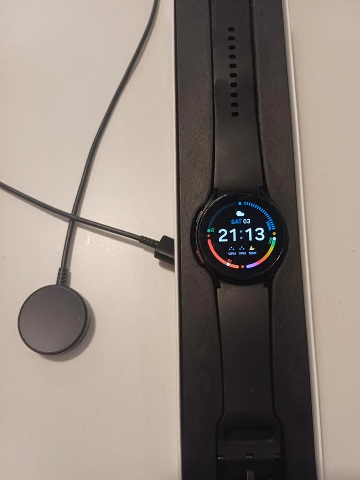 Samsung Galaxy Watch 4 met Oplaadkabel, Zwart, model SM-R860, Handtassen en Accessoires, Smartwatches, Zo goed als nieuw, Android