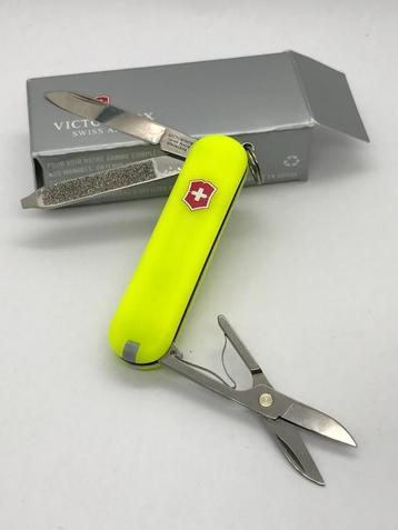 Victorinox Classic SD STAYGLOW 58mm Swiss Army beschikbaar voor biedingen