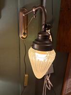 Prachtige Wandlamp met Art-Deco geslepen kap., Antiek en Kunst, Ophalen of Verzenden