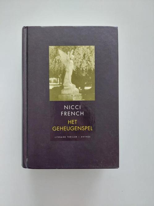 Nicci French - het geheugenspel, Boeken, Thrillers, Gelezen, Nederland, Ophalen of Verzenden