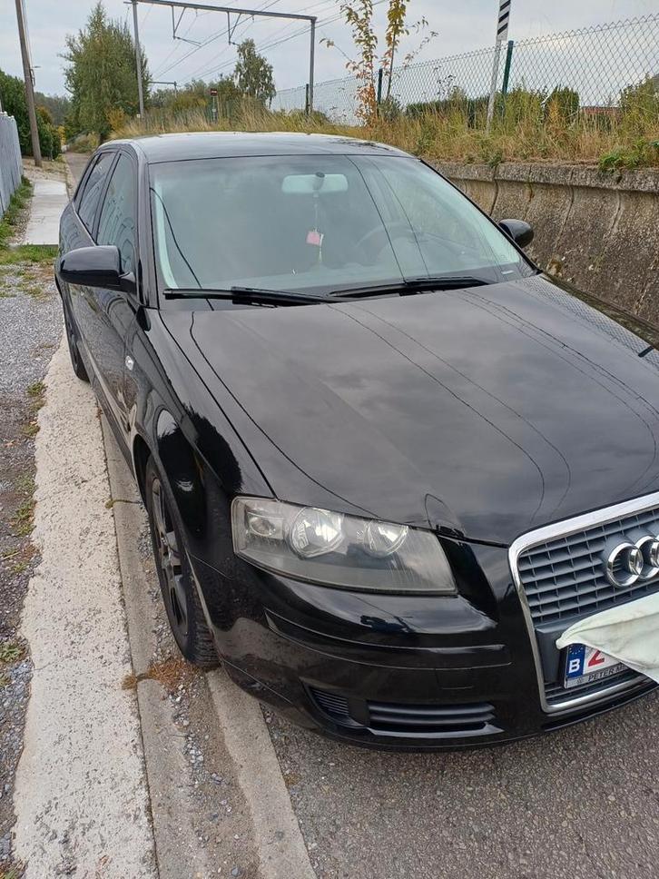 Audi a3 2006 hatchback benzine 165000km 1.6 zomeenemen prijs, Auto's, Audi, Particulier, A3, Radio, Benzine, Euro 4, 5 deurs, Handgeschakeld